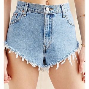 LEVIS HIGH WAISTED SHORTS